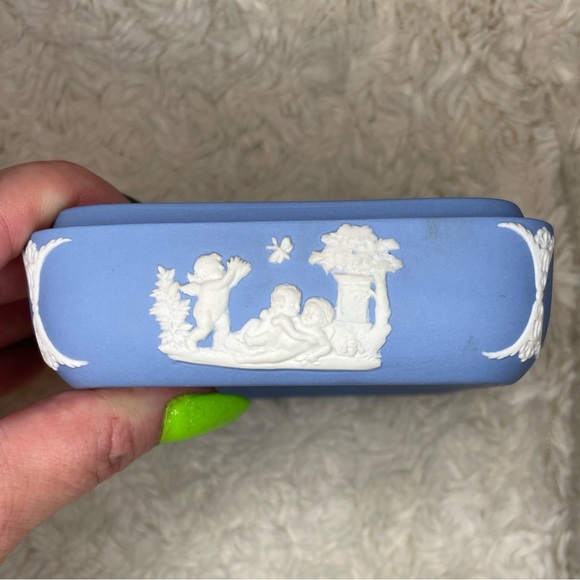 Vtg 70’s Square Wedgwood Jasperware Style Light Blue Trinket/Jewelry Box - Picture 9 of 12